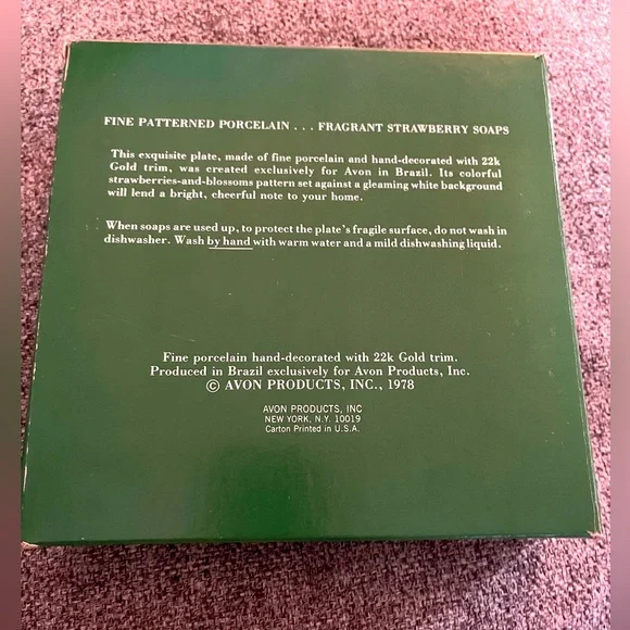 Vintage Strawberry Porcelain 22k Gold Trim Plate with strawberry bath soaps‎ - Picture 10 of 11